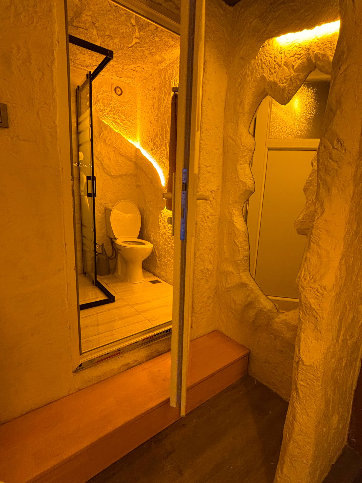 Taş konseptli banyo